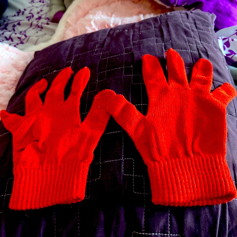 Red Light weight gloves.